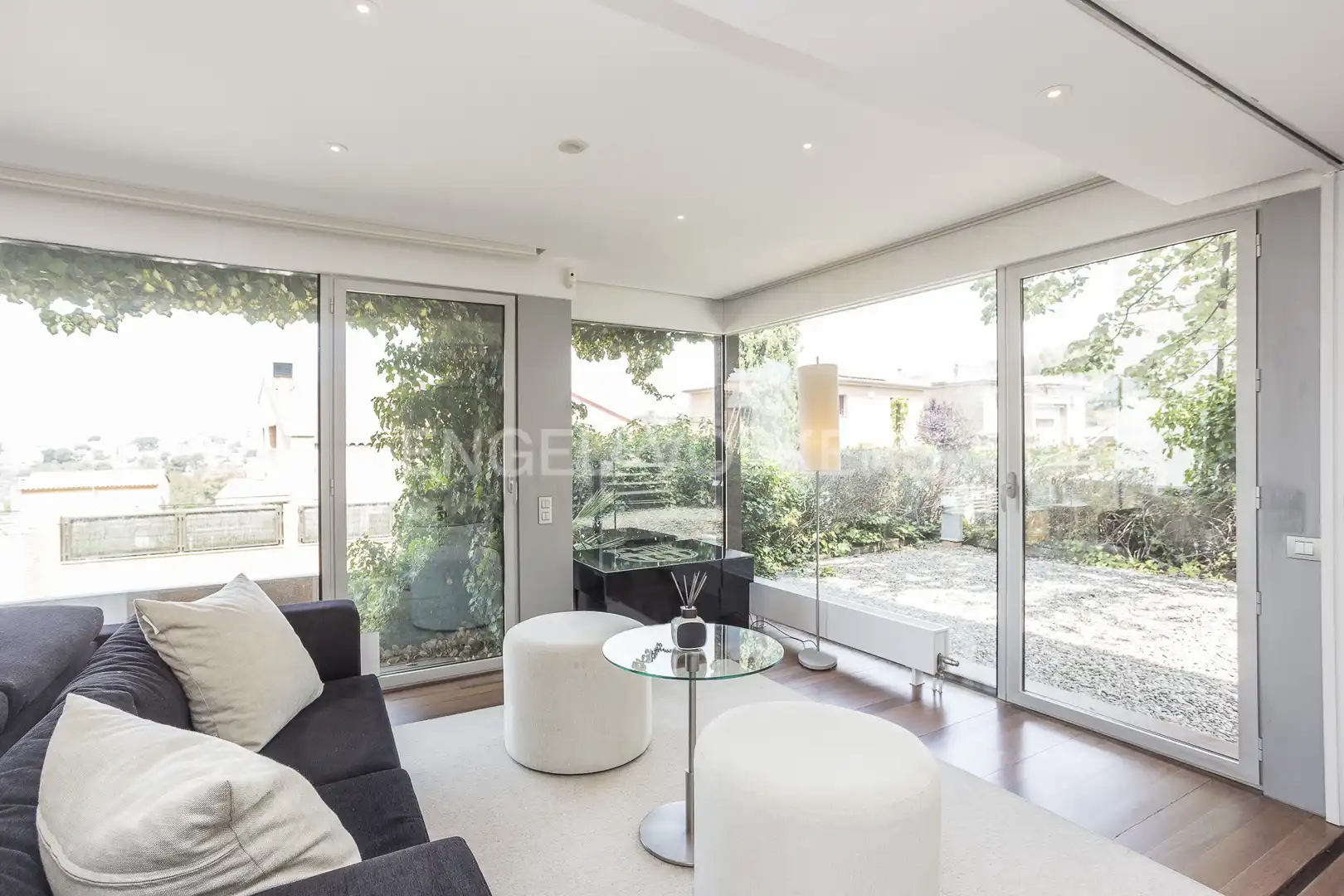 Sala de estar de Casa o chalet en venta en El Papiol con Aire acondicionado, Calefacción y Jardín privado