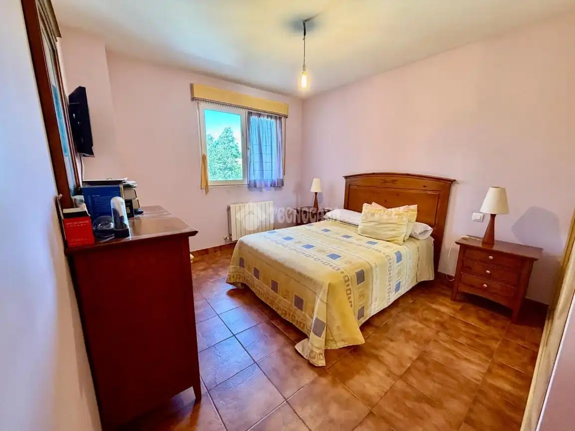 Habitación de Casa adosada en venta en Fuensaldaña con Aire acondicionado y Alarma