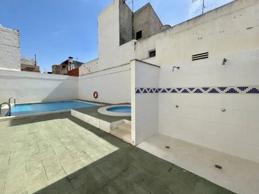 Piso con piscina en venta en Madrigal