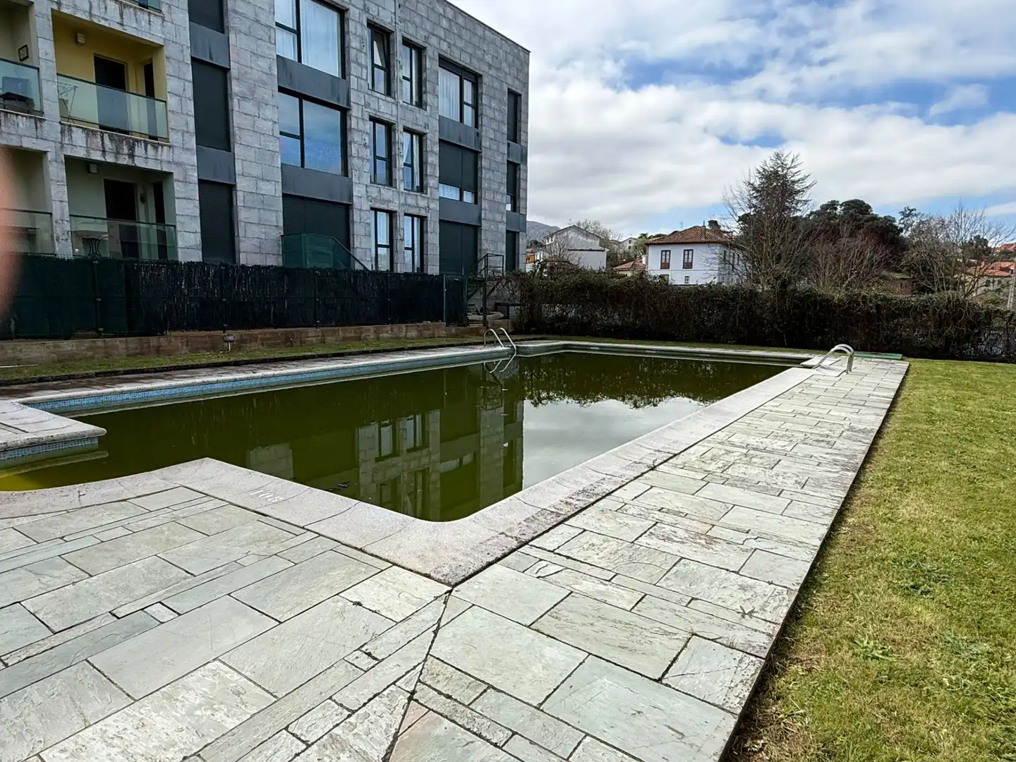 Piscina de Ático en venta en Llanes con Calefacción, Terraza y Trastero