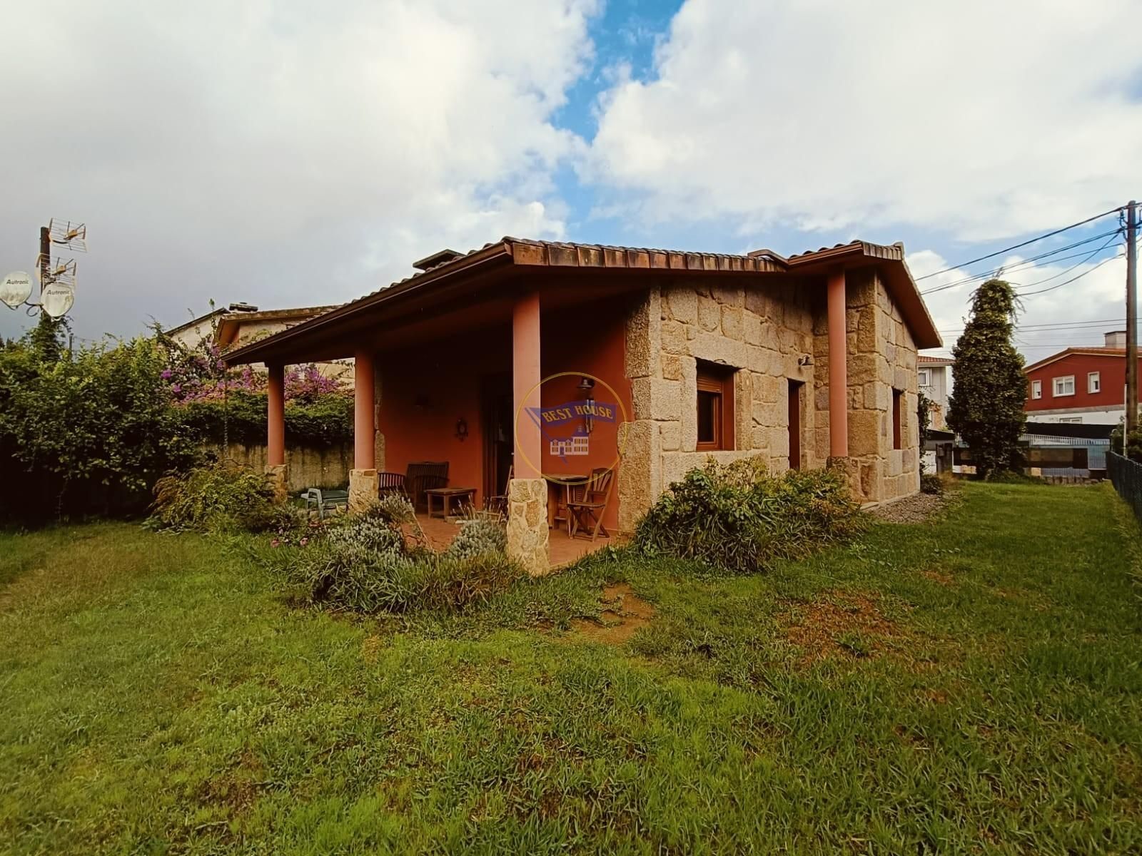 Vista exterior de Casa o xalet en venda en Ponteareas amb Calefacció, Jardí privat i Terrassa