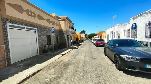 Foto 2 de Casa o xalet en venda a Calle Giralda, Santa María del Águila, El Ejido