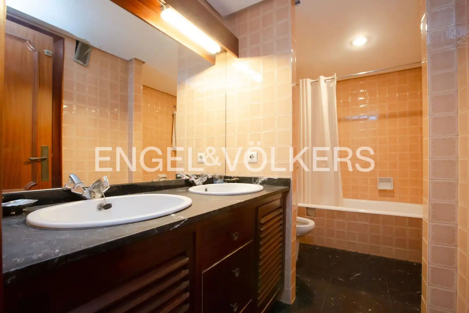 Bathroom of Flat for sale in Getxo   with Heating, Terrace and Storage room