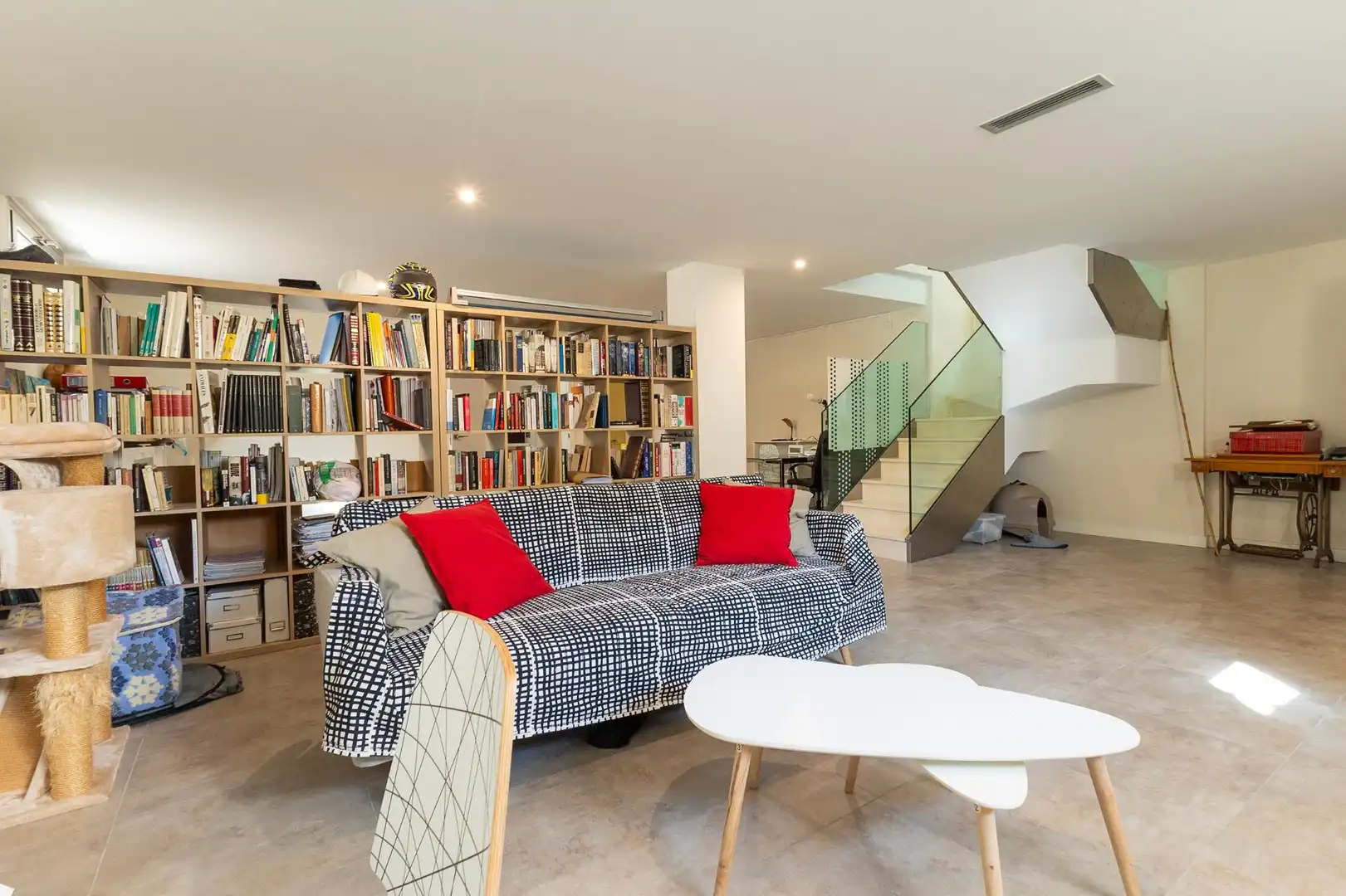 Sala d'estar de Casa o xalet en venda en Alicante / Alacant amb Aire condicionat, Calefacció i Jardí privat