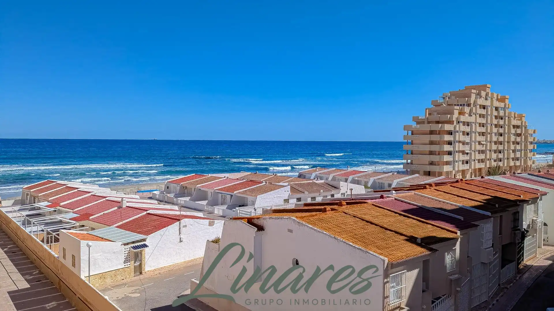 Vista exterior de Àtic en venda en La Manga del Mar Menor amb Terrassa i Moblat