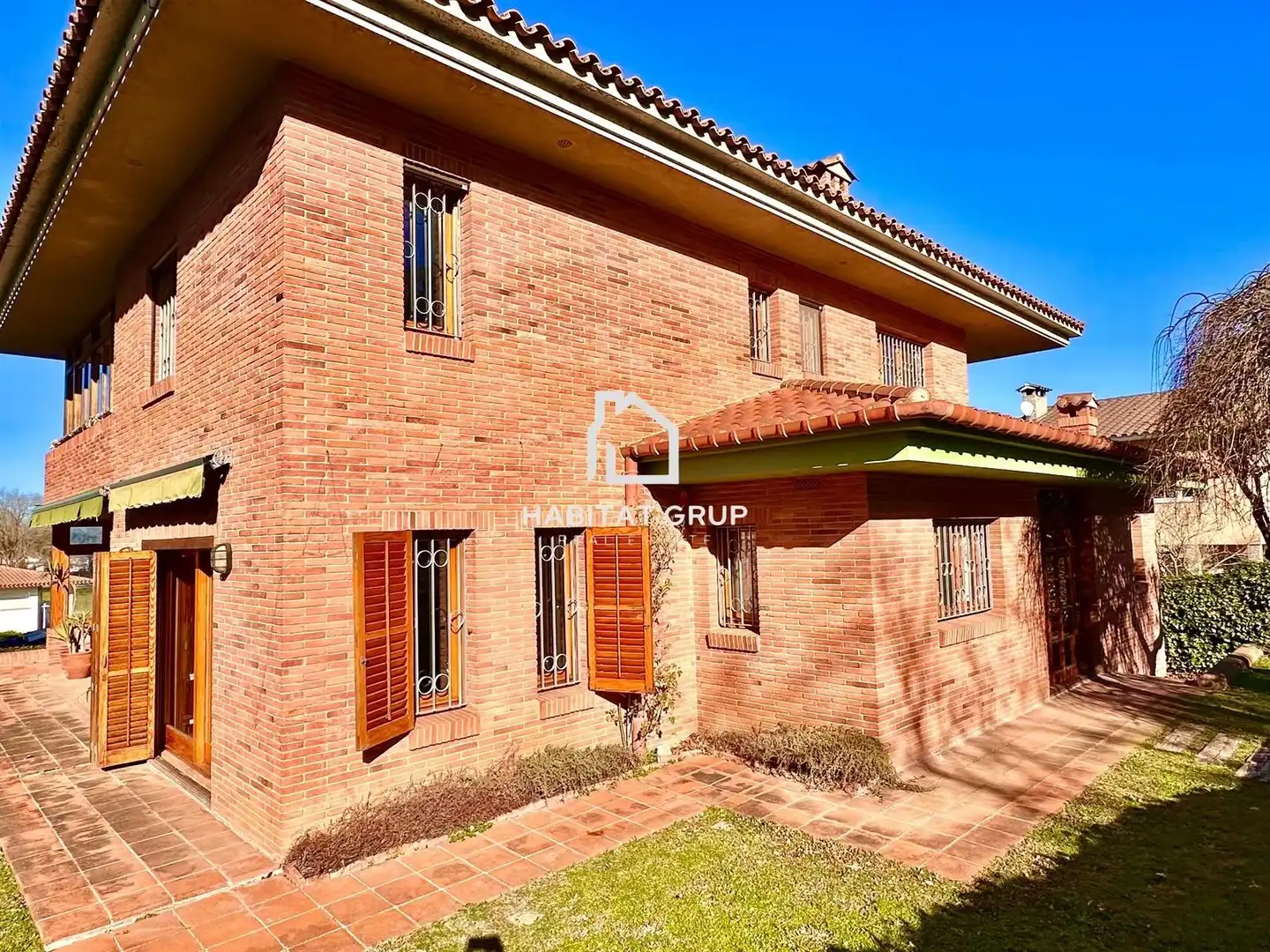 Vista exterior de Casa o xalet en venda en Girona amb Calefacció, Jardí privat i Traster