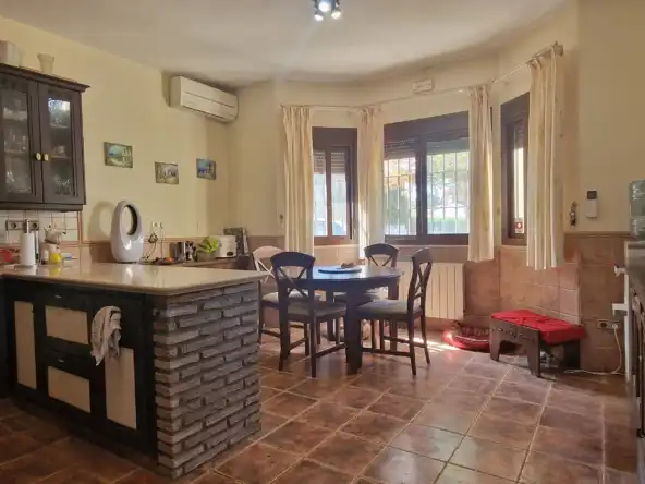 Cuina de Casa o xalet en venda en Alhaurín El Grande amb Aire condicionat, Jardí privat i Terrassa