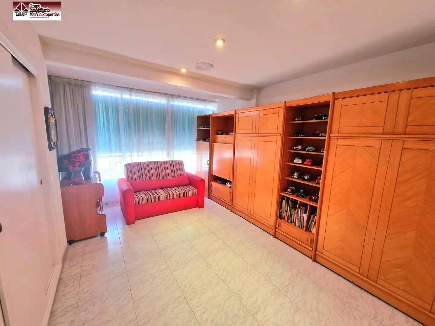 Dormitori de Pis en venda en Benidorm amb Jardí privat, Terrassa i Moblat