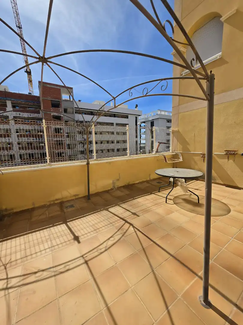Terrasse von Wohnung zum Verkauf in Torrevieja mit Möbliert