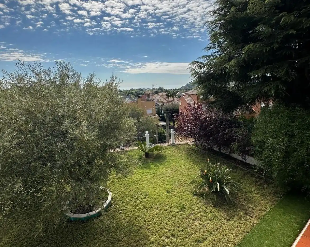 Jardín de Casa o chalet en venta en Badalona con Aire acondicionado, Calefacción y Jardín privado