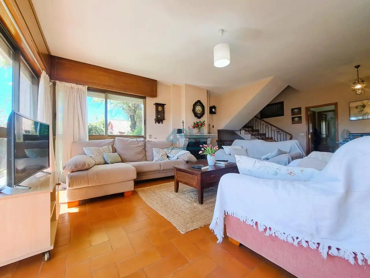 Sala d'estar de Casa o xalet en venda en San Cibrao das Viñas amb Calefacció, Jardí privat i Terrassa