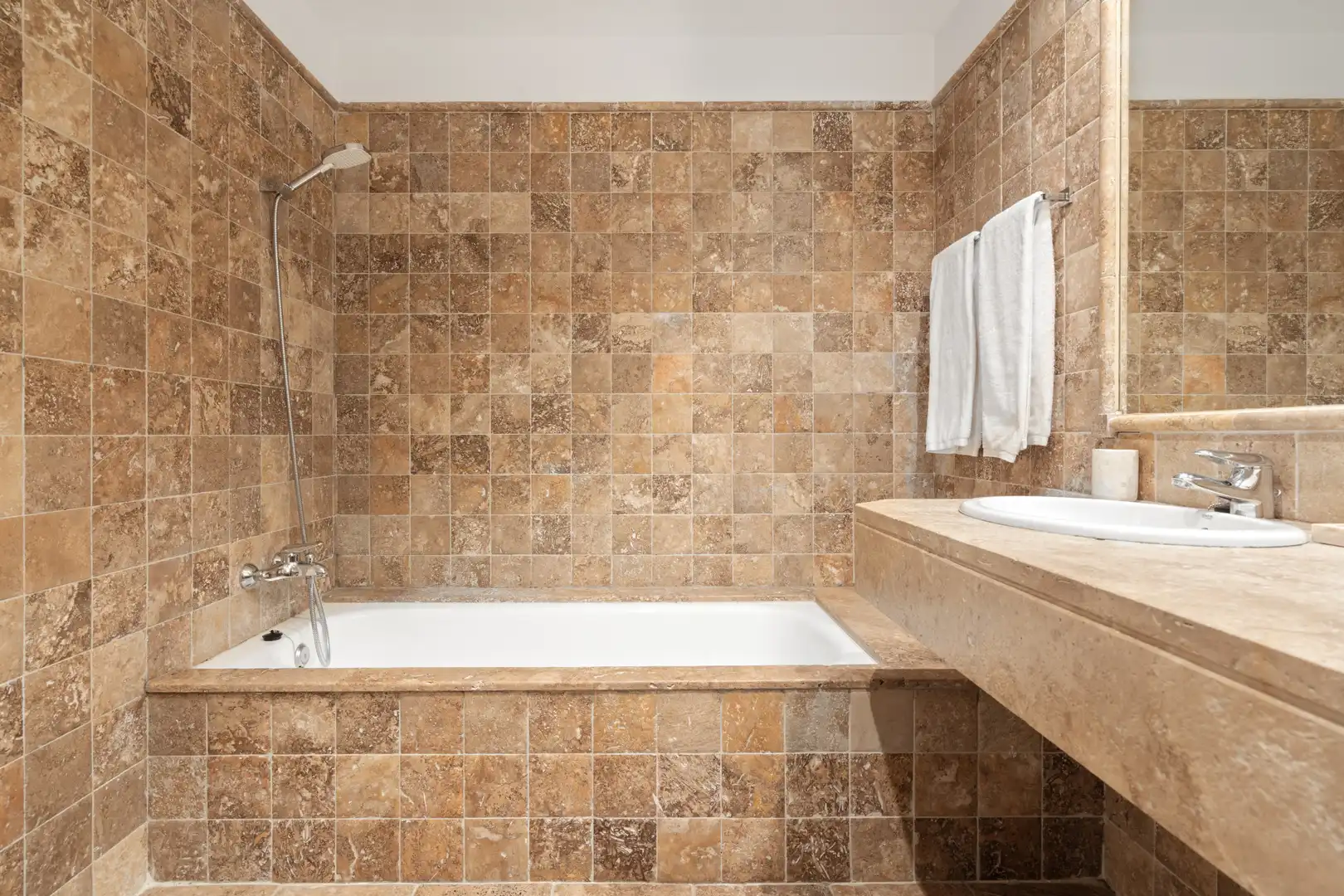 Bany de Apartament en venda en Benahavís amb Aire condicionat, Terrassa i Piscina