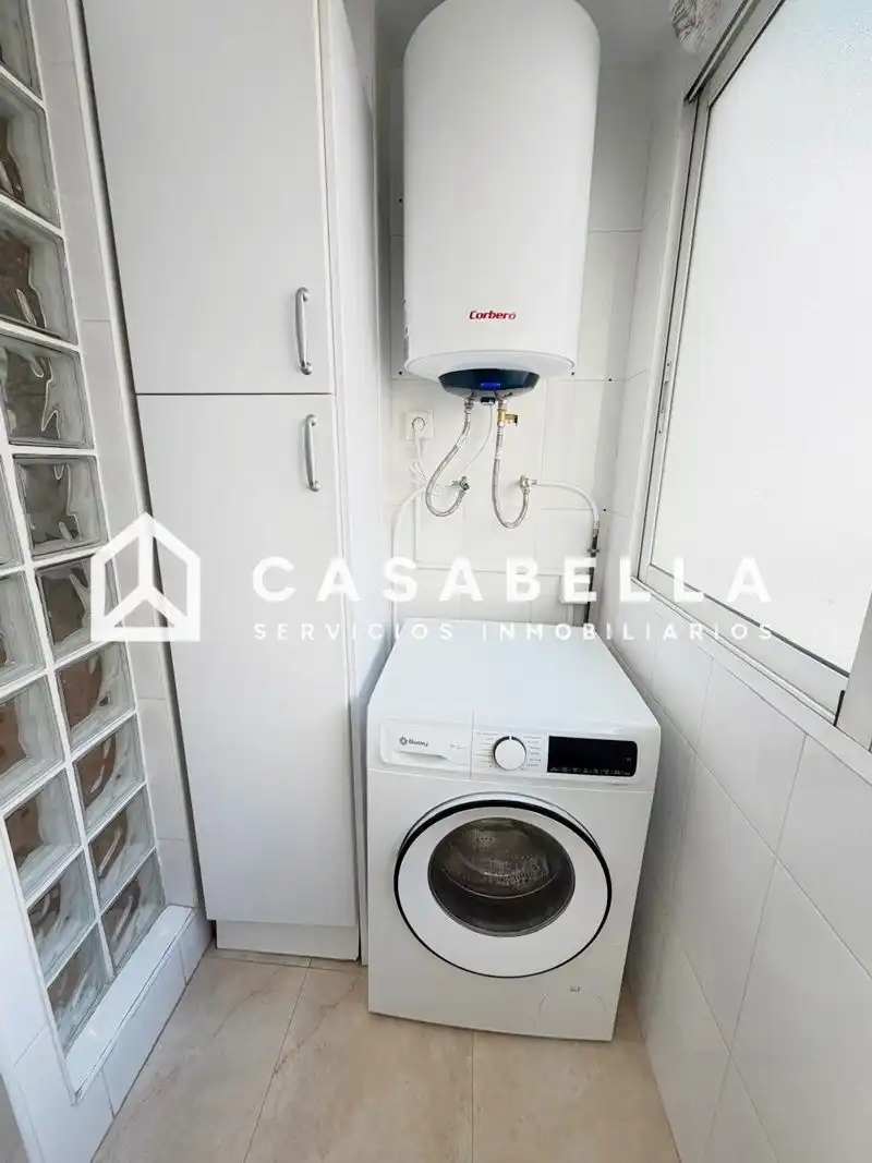 Schlafzimmer von Wohnung zur Miete in Valencia mit Klimaanlage, Heizung und Terrasse