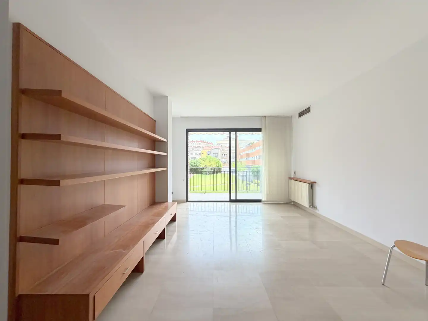 Flat for rent in Carrer Princesa, Instituts