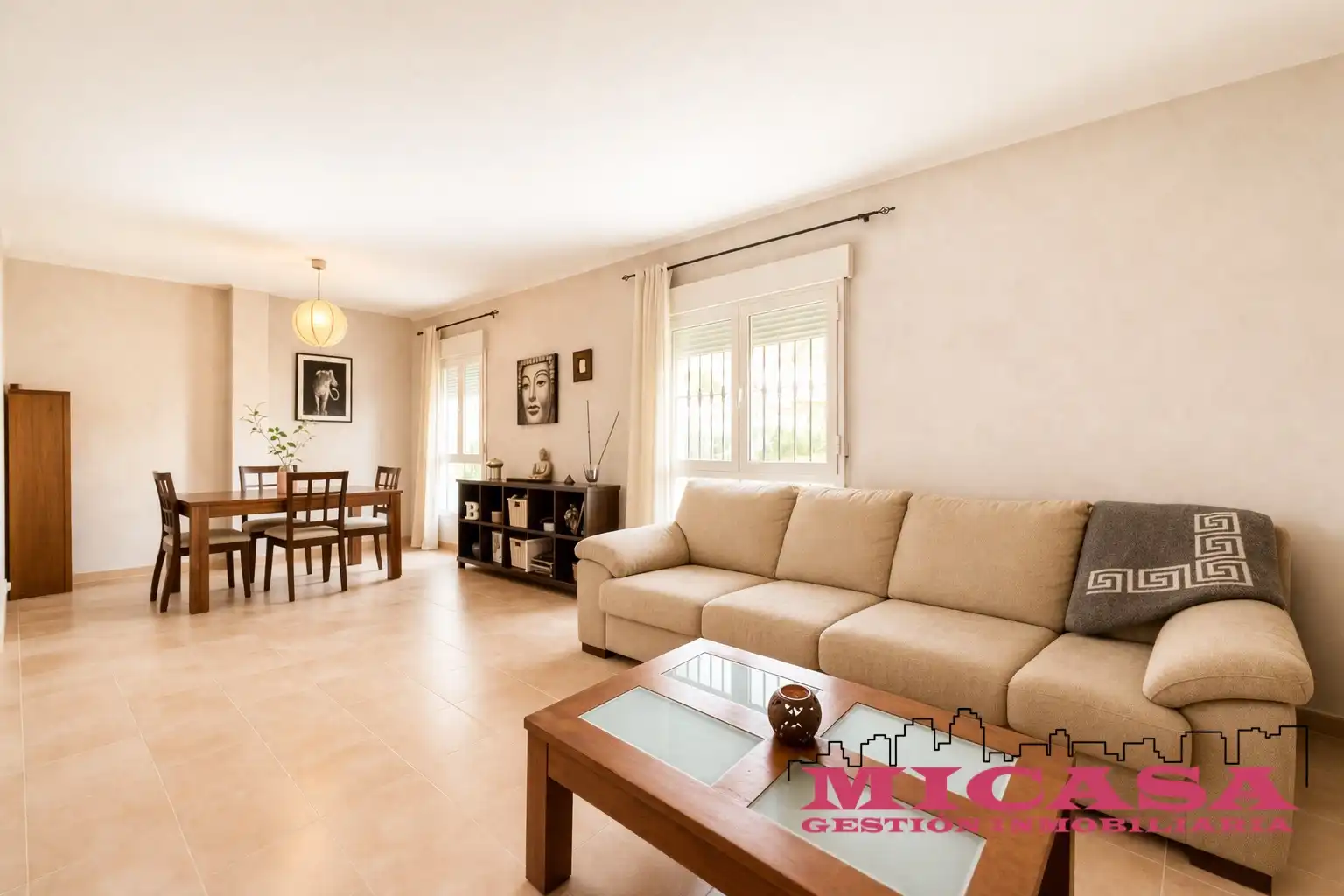 Sala de estar de Casa adosada en venta en Illescas con Aire acondicionado, Calefacción y Jardín privado
