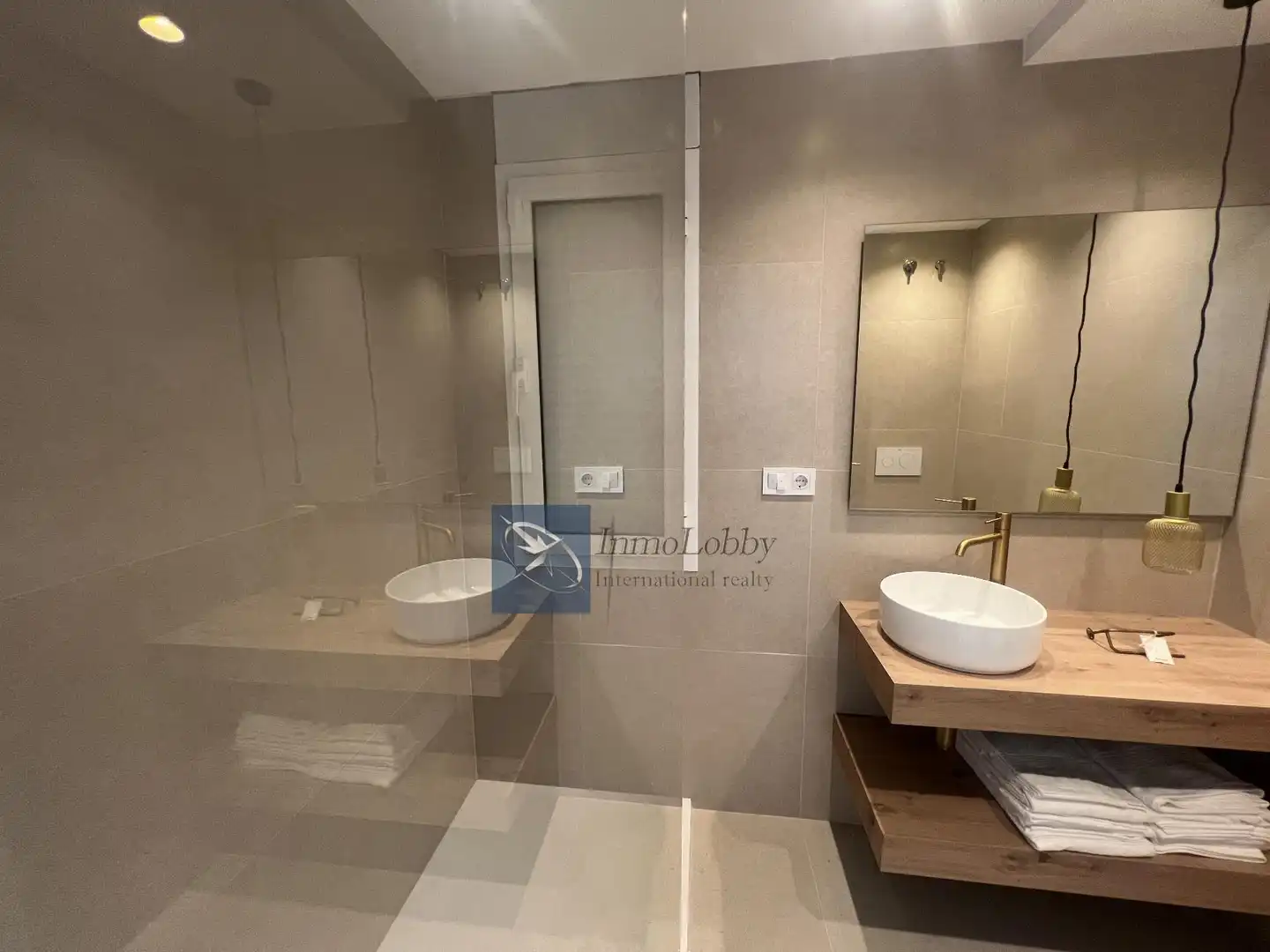 Bany de Apartament de lloguer en Castell d'Aro, Platja d'Aro i s'Agaró amb Aire condicionat, Terrassa i Piscina comunitària