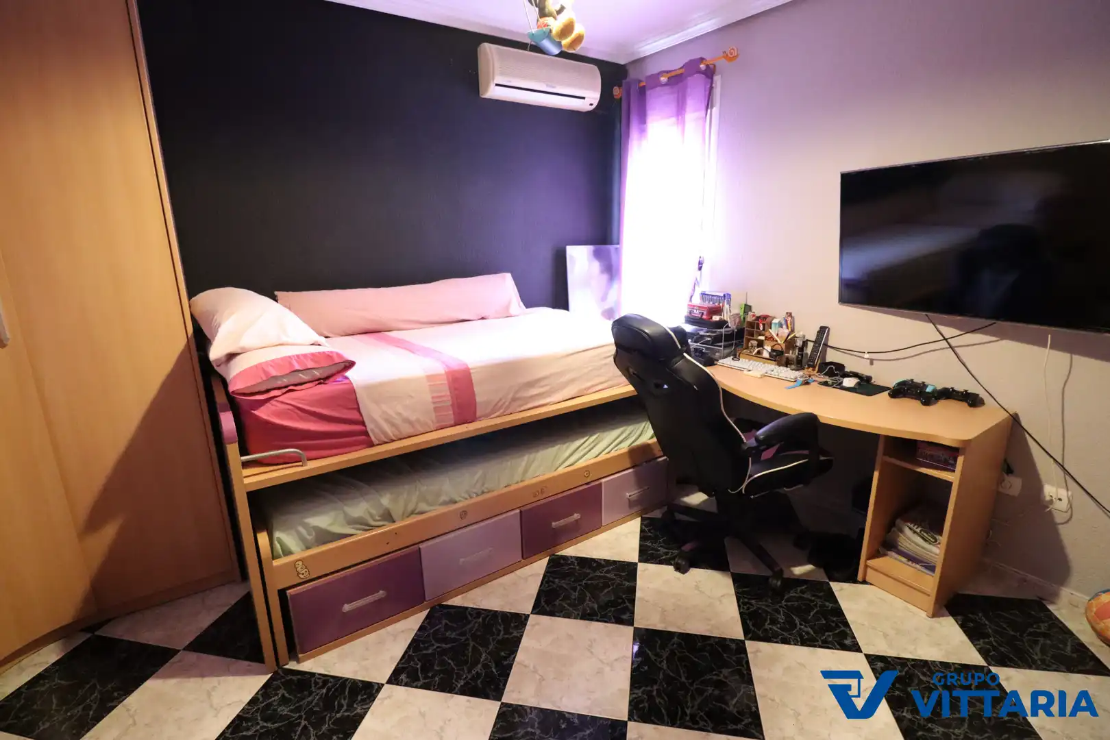 Dormitori de Àtic en venda en Almería amb Aire condicionat, Terrassa i Moblat