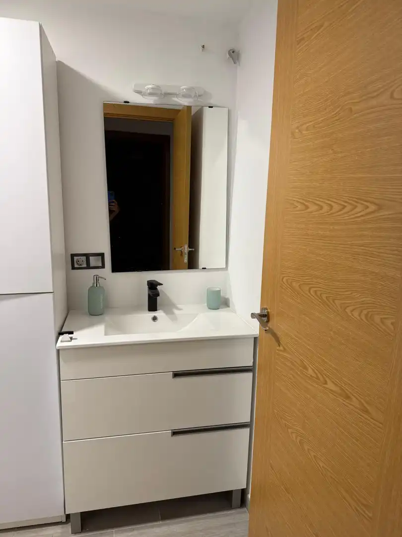 Bathroom of Flat for share in Granada  with Air Conditioner, Terrace and Furnished