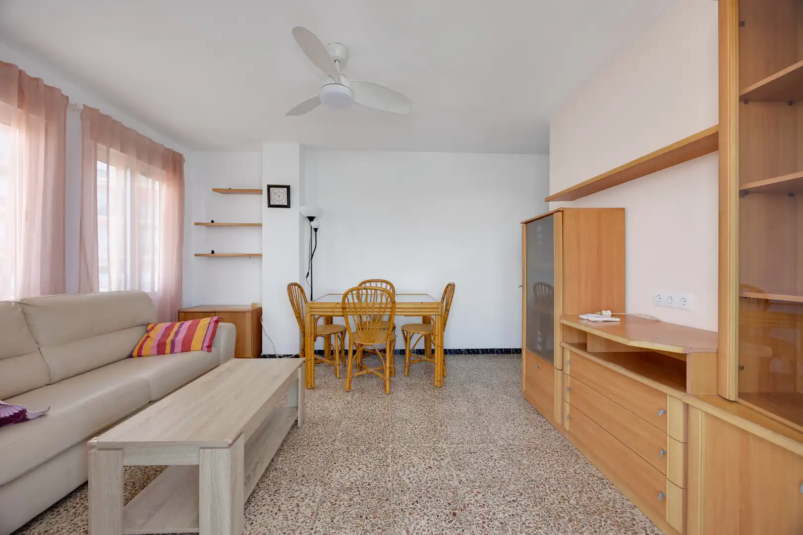 Sala d'estar de Pis en venda en Torrevieja amb Aire condicionat i Terrassa