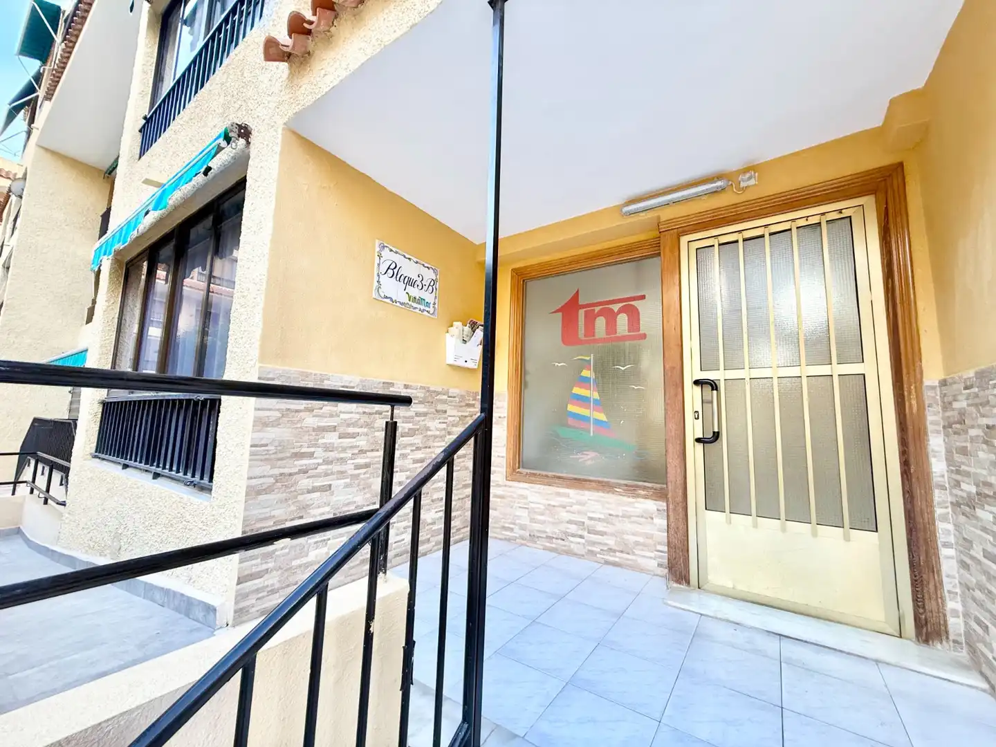Vista exterior de Estudio de alquiler en Torrevieja con Aire acondicionado, Piscina y Amueblado