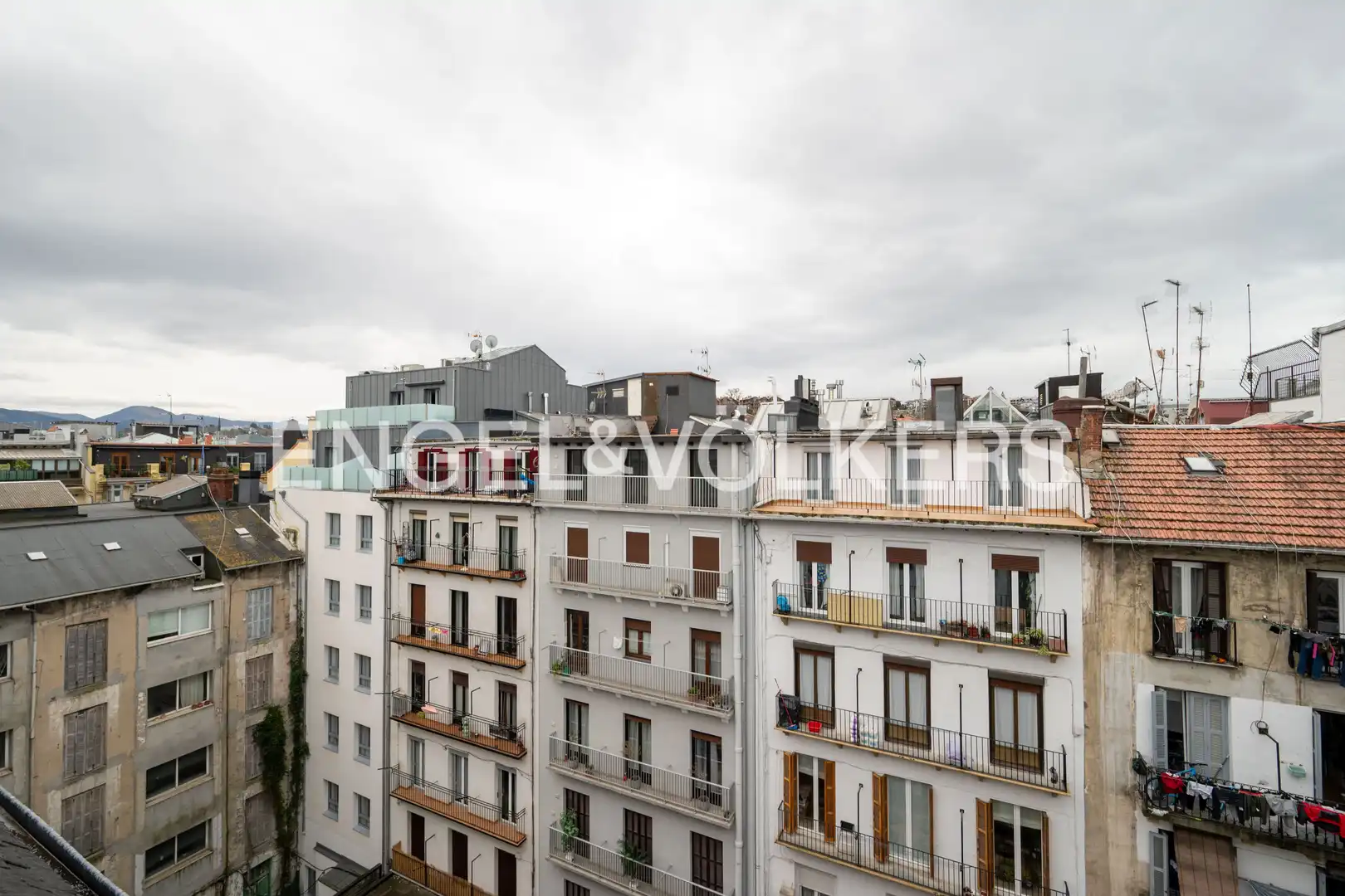 Außenansicht von Maisonette zum Verkauf in Donostia - San Sebastián  mit Heizung