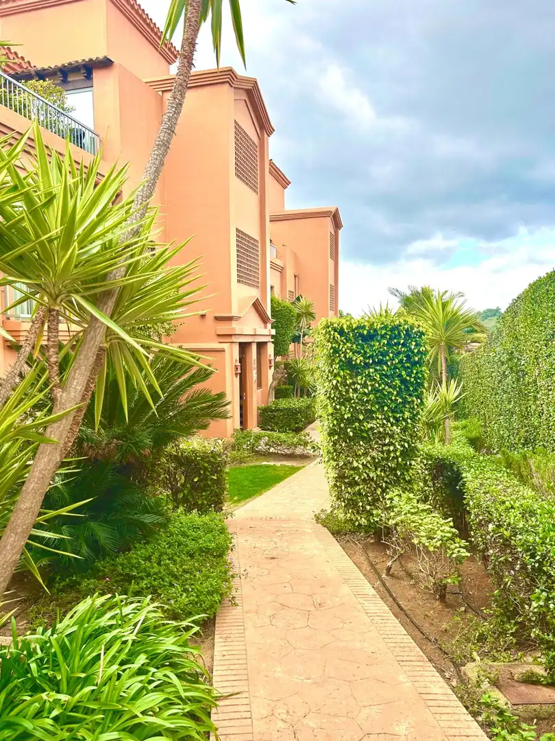 Vista exterior de Casa adosada en venta en Estepona con Aire acondicionado, Jardín privado y Amueblado