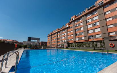 Swimming pool of Flat to rent in  Madrid Capital  with Parquet flooring, Storage room and Oven