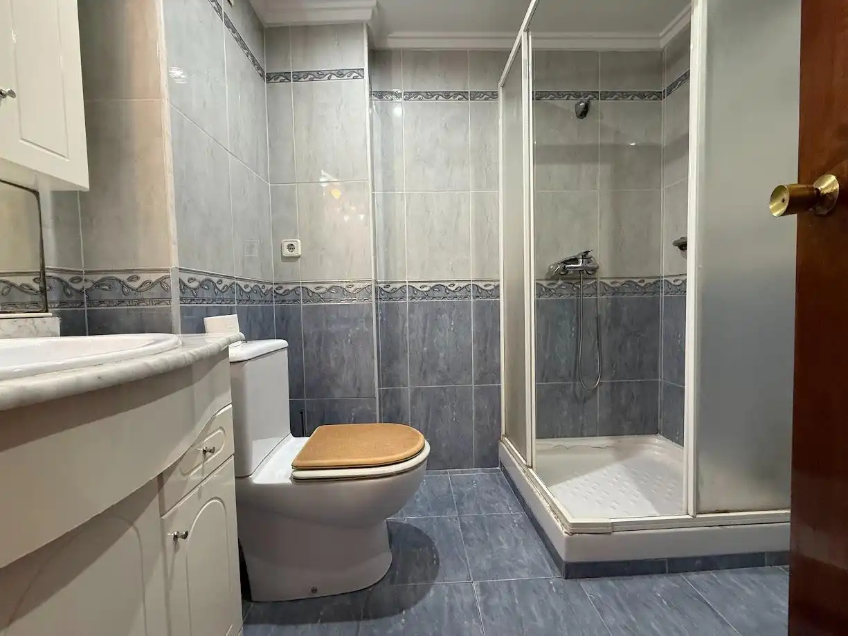 Bathroom of Flat for sale in Cardenal Benlloch