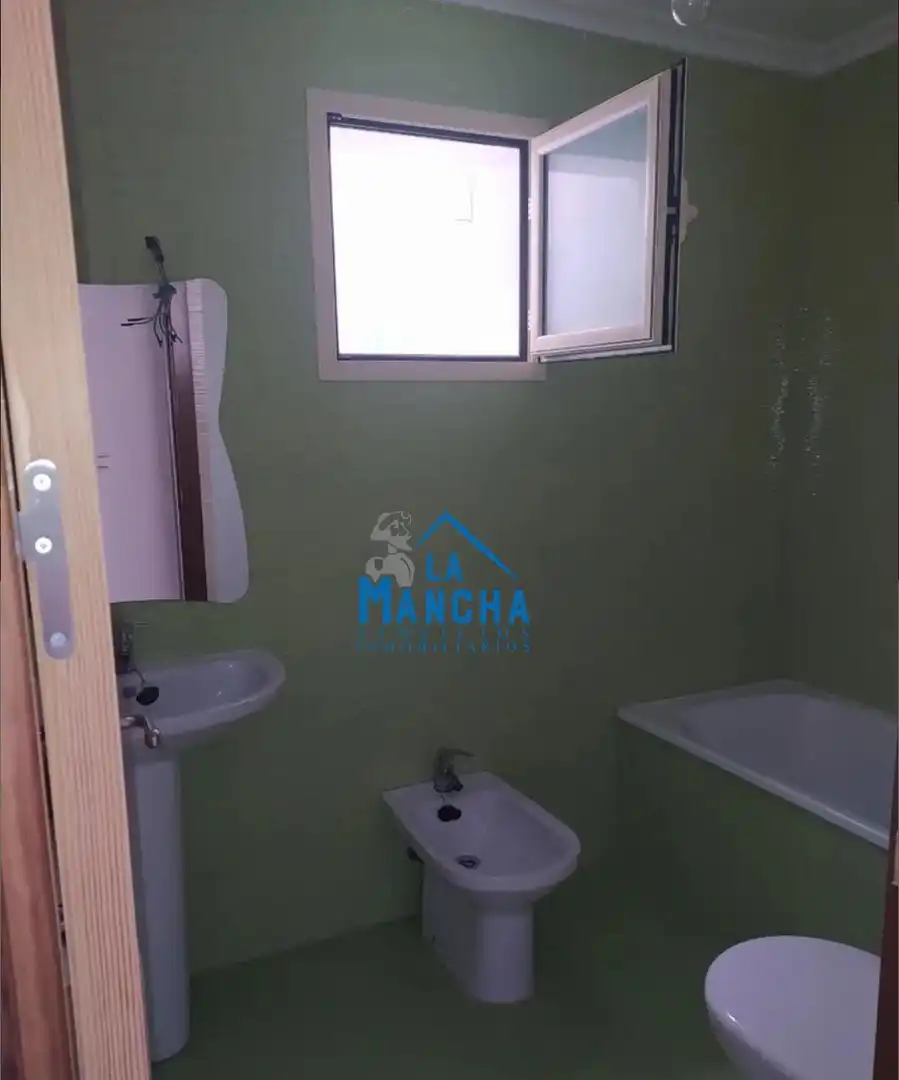 Bathroom of Flat for sale in Madrigueras  with Heating, Terrace and Balcony