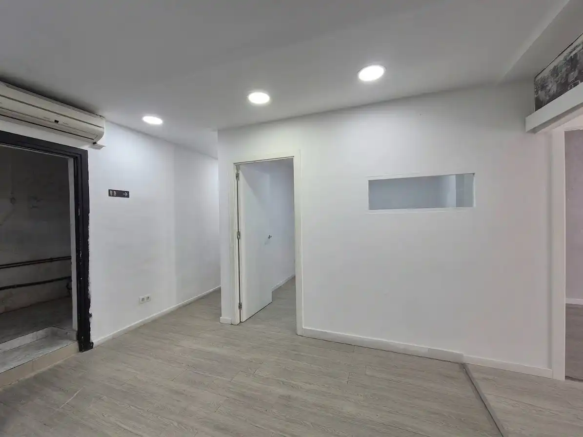 Business premises for sale in Carrer de la Constància, imagen 5