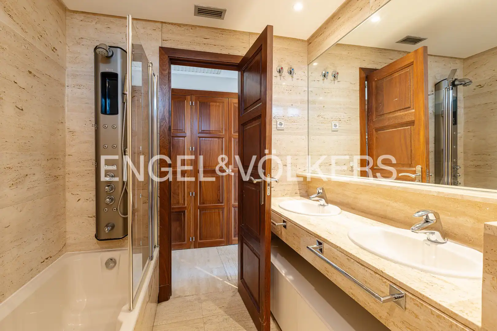 Baño de Casa o chalet de alquiler en Madrid con Aire acondicionado, Calefacción y Jardín privado