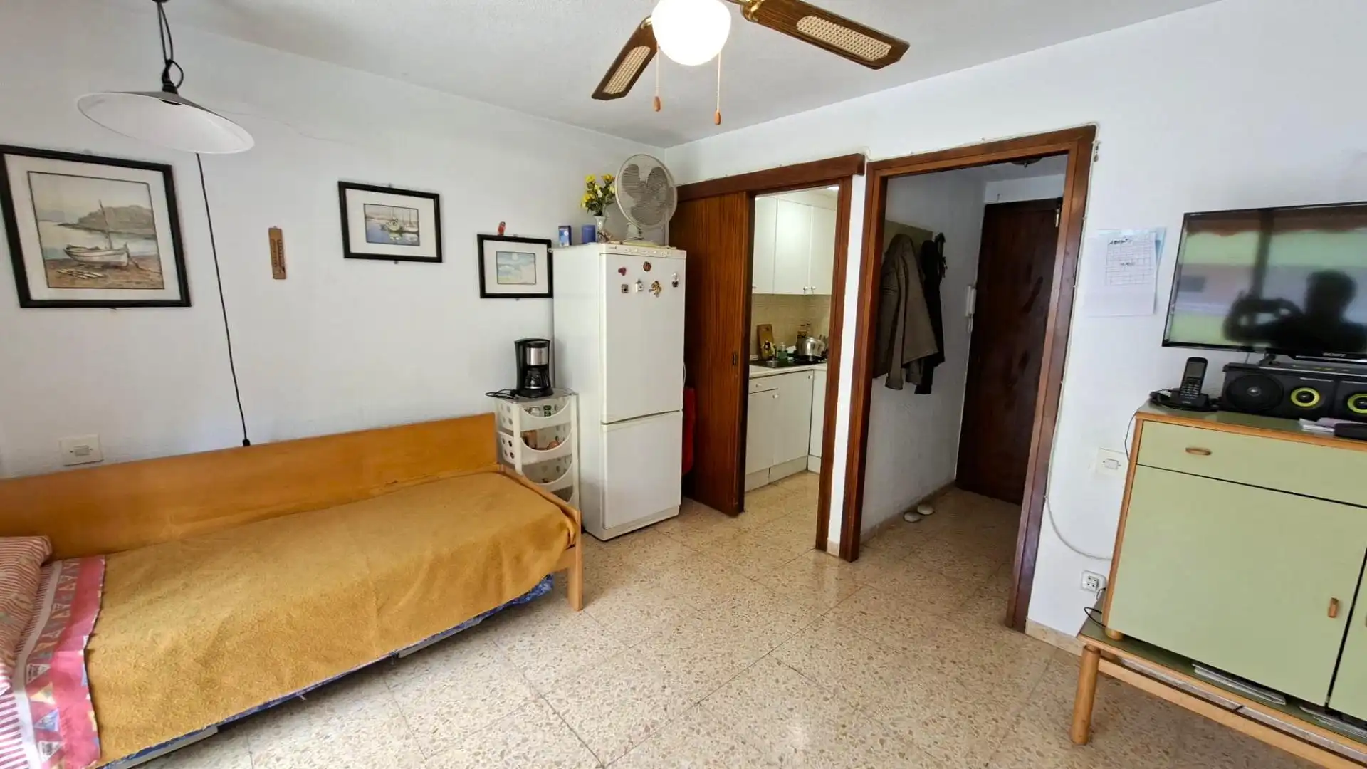 Sala de estar de Apartamento en venta en Benidorm con Jardín privado, Amueblado y Piscina comunitaria