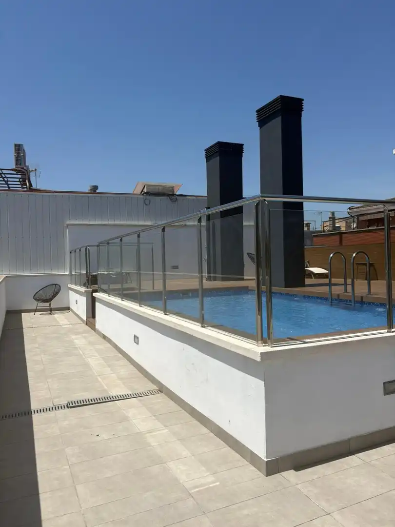 Piscina de Pis de lloguer en Santa Coloma de Gramenet amb Aire condicionat, Calefacció i Balcó