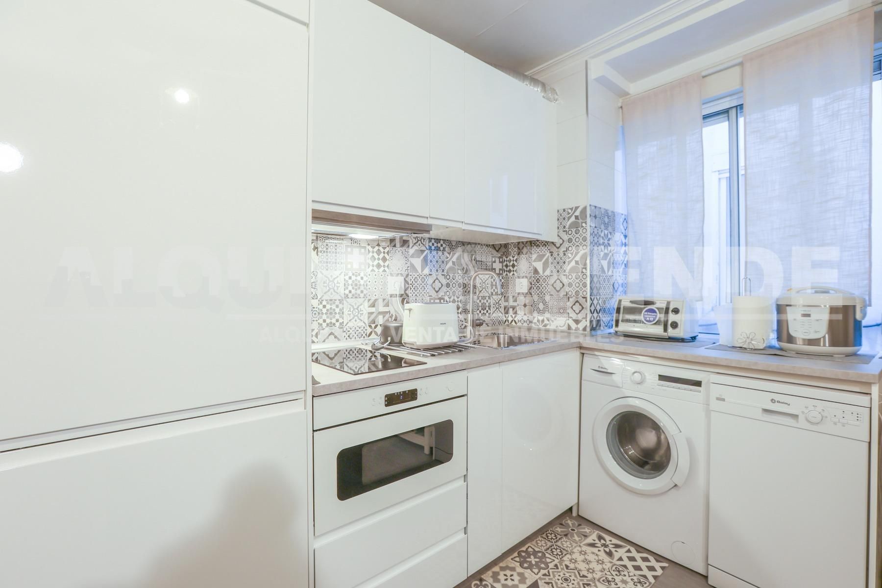 Kitchen of Apartment for sale in  Sevilla Capital  with Air Conditioner and Heating