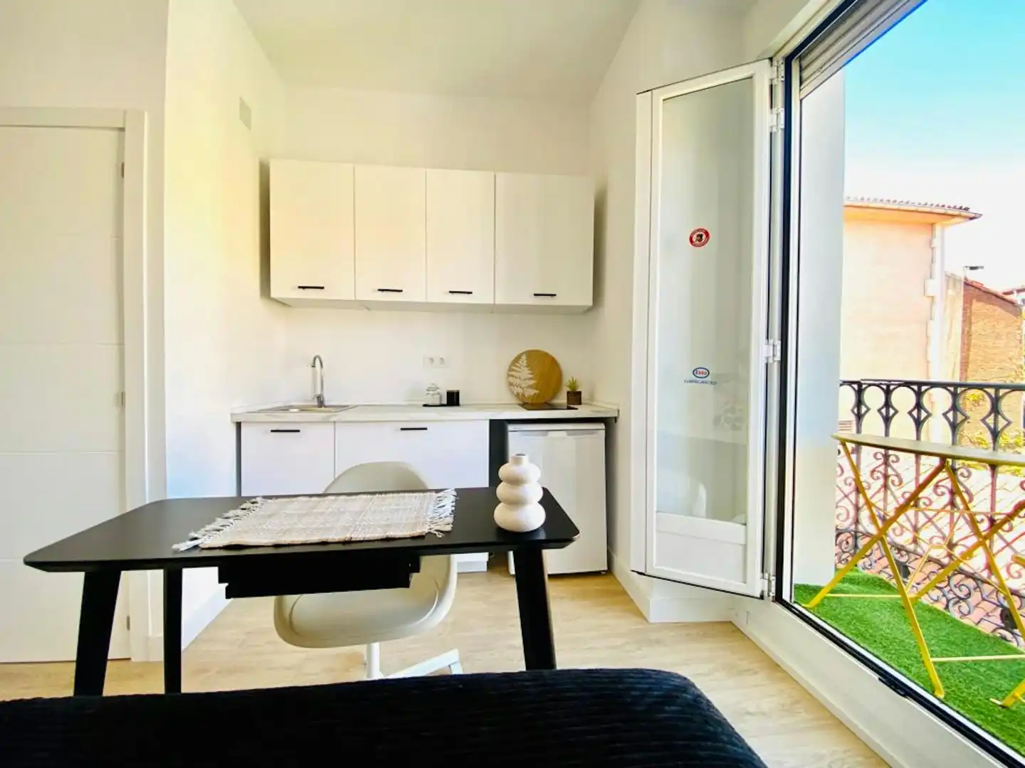 Kitchen of Flat for share in Madrid  with Washing machine