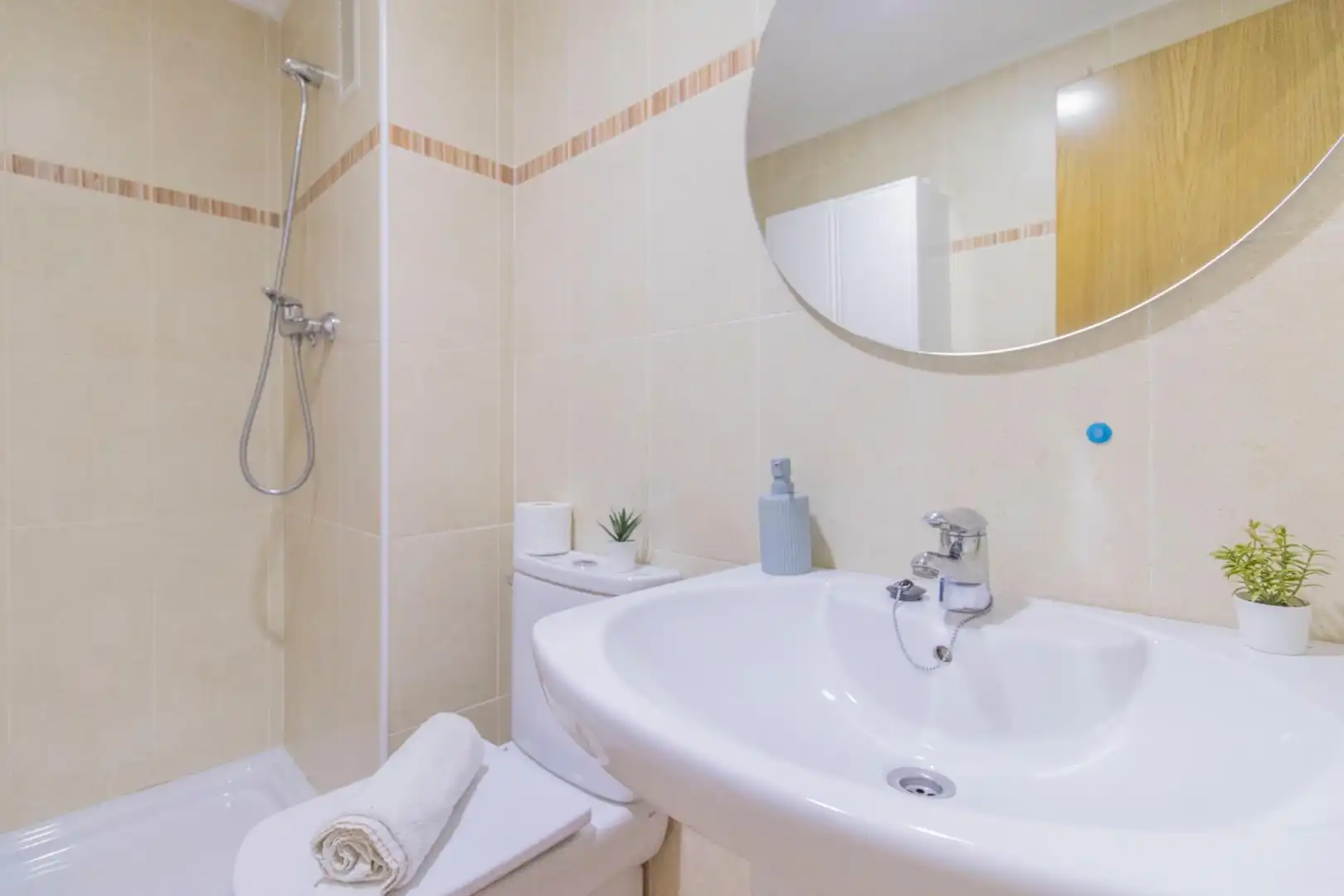 Bathroom of Flat for sale in Faura  with Air Conditioner and Heating
