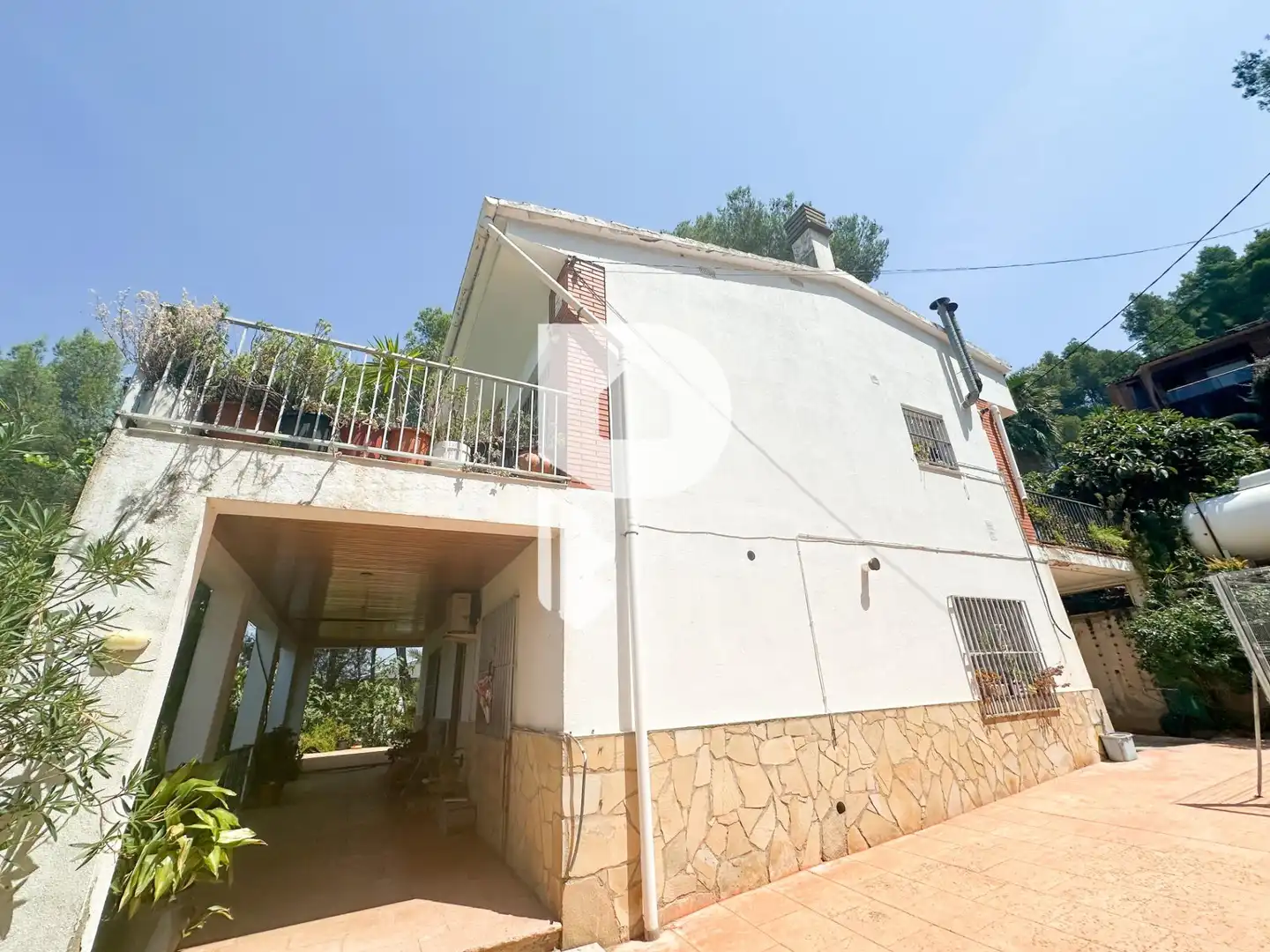 Vista exterior de Casa o xalet en venda en Pallejà amb Aire condicionat, Calefacció i Jardí privat