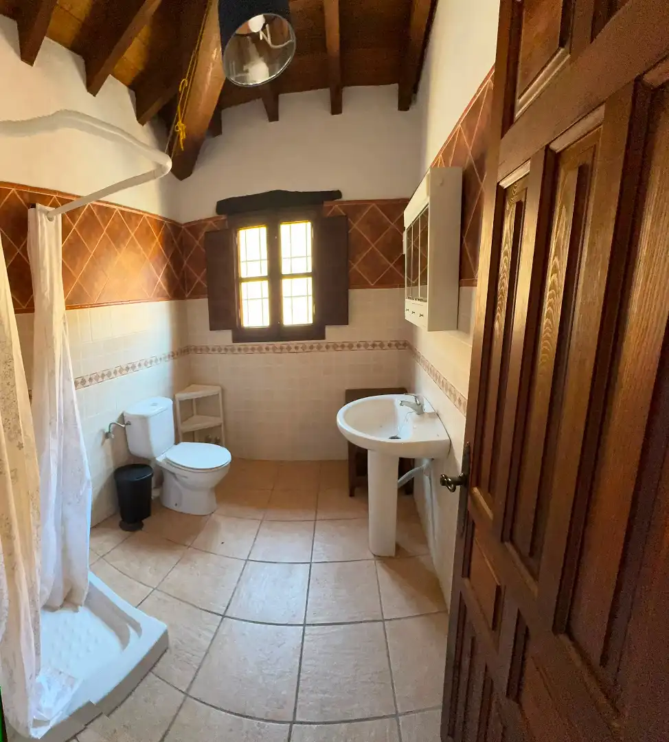 Badezimmer von Haus oder Chalet zur Miete in Almáchar mit Privatgarten, Möbliert und Waschmaschine