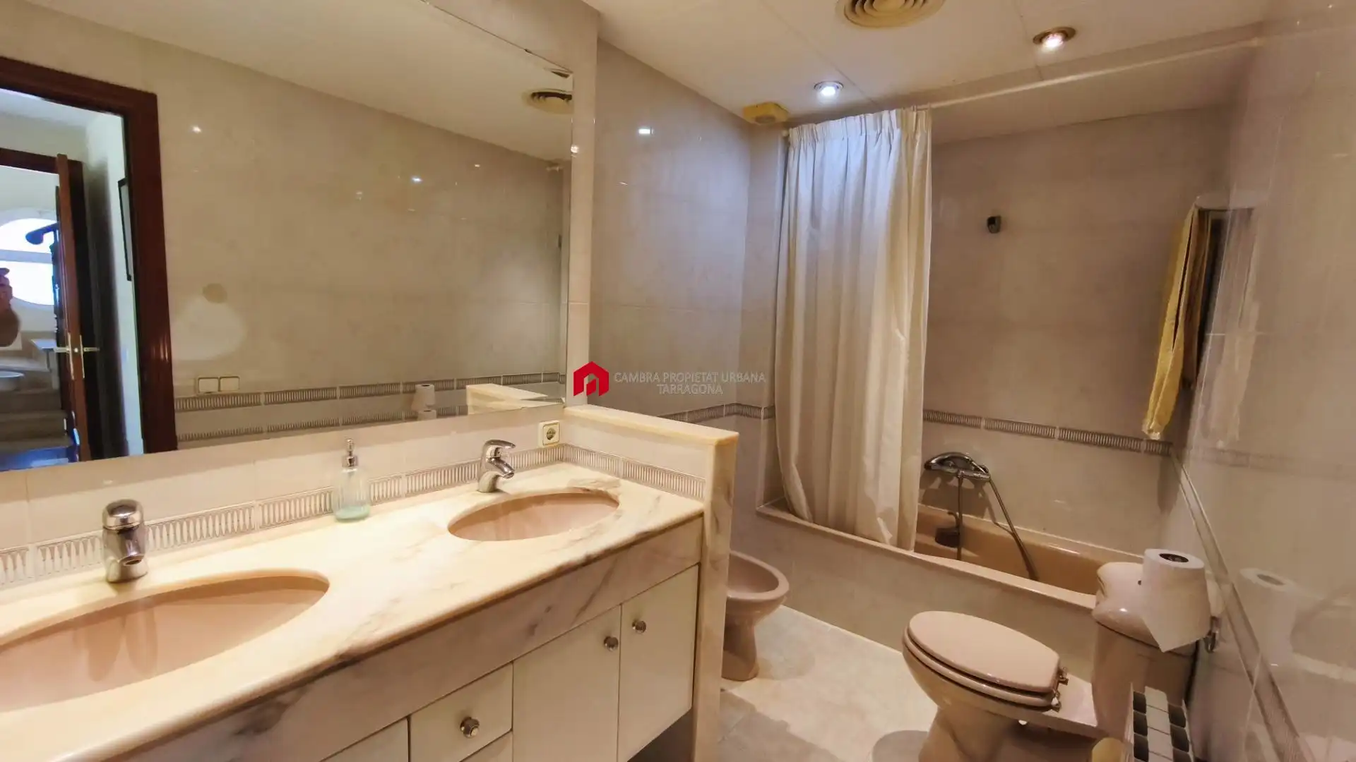 Baño de Casa adosada en venta en Tortosa con Aire acondicionado, Calefacción y Jardín privado