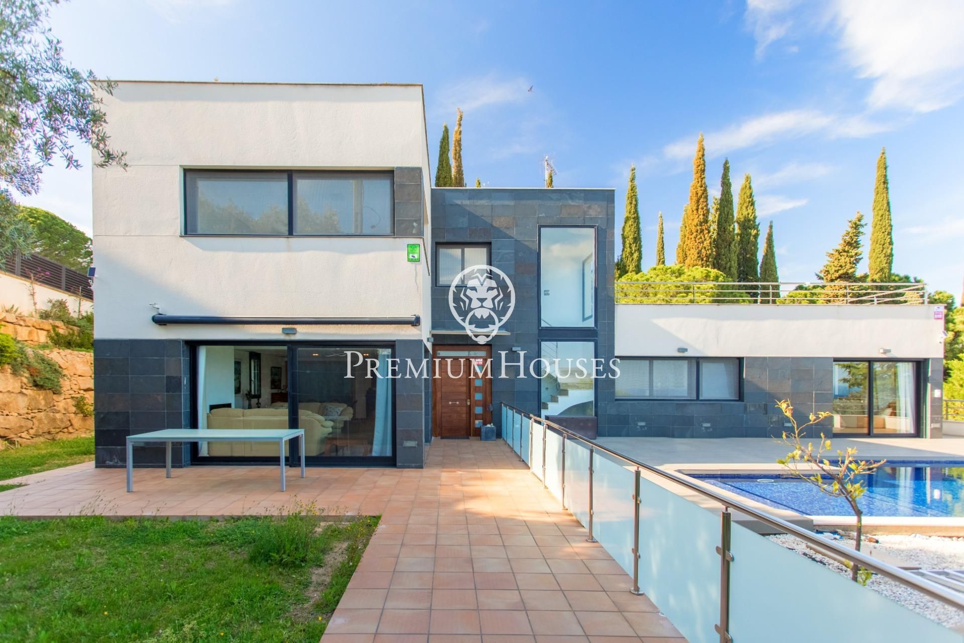 Exterior view of House or chalet for sale in Sant Vicenç de Montalt  with Air Conditioner, Heating and Private garden