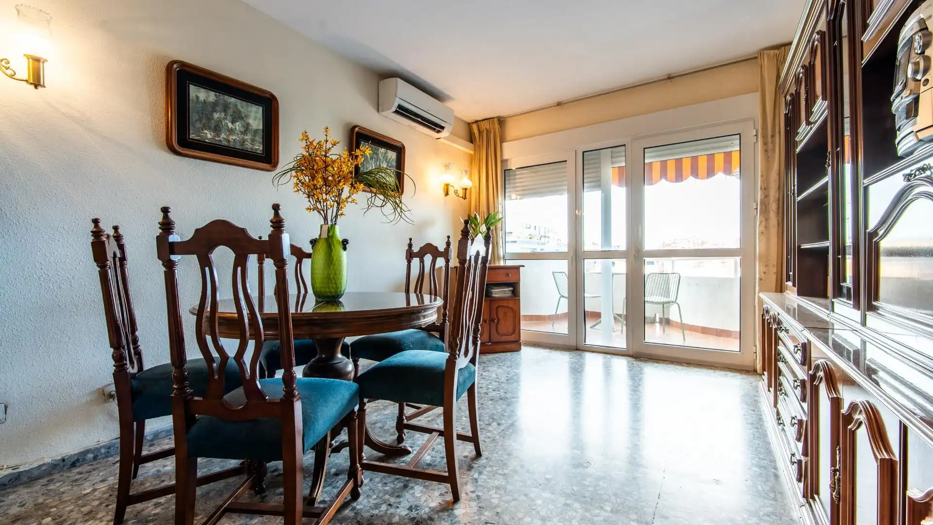 Dining room of Flat for sale in  Sevilla Capital  with Air Conditioner, Terrace and Balcony