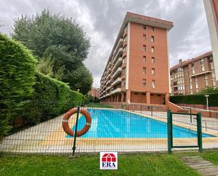 Piscina de Apartament en venda en Castro-Urdiales amb Terrassa