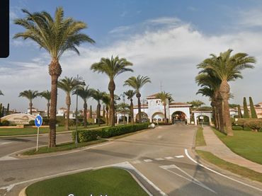 Villa avec balcon à vendre à Calle Cedro 43
