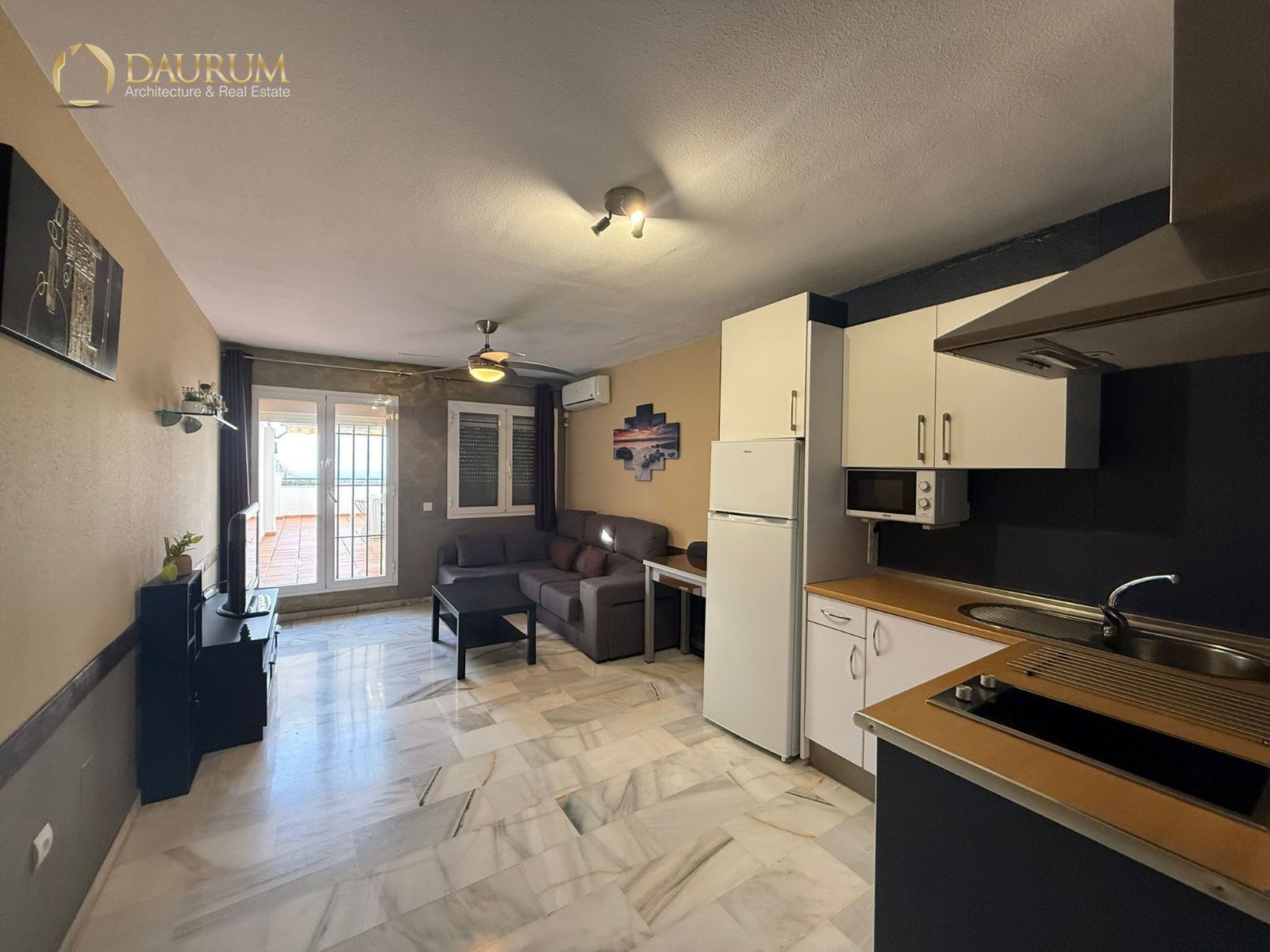 Vista exterior de Casa adosada en venta en Estepona con Aire acondicionado, Calefacción y Terraza