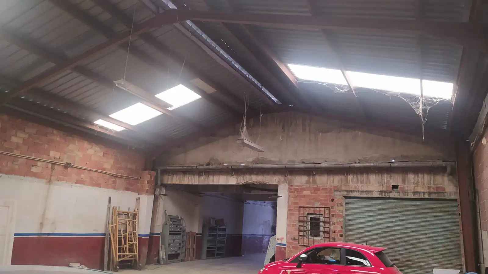 Vista exterior de Nave industrial en venta en Paterna