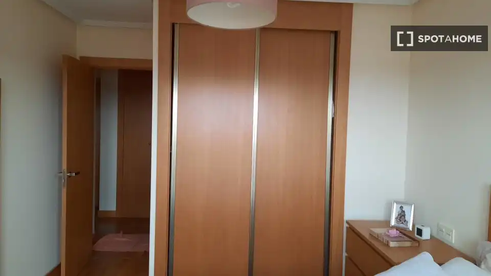 Dormitori de Apartament per a compartir en Valladolid amb Aire condicionat, Terrassa i Moblat