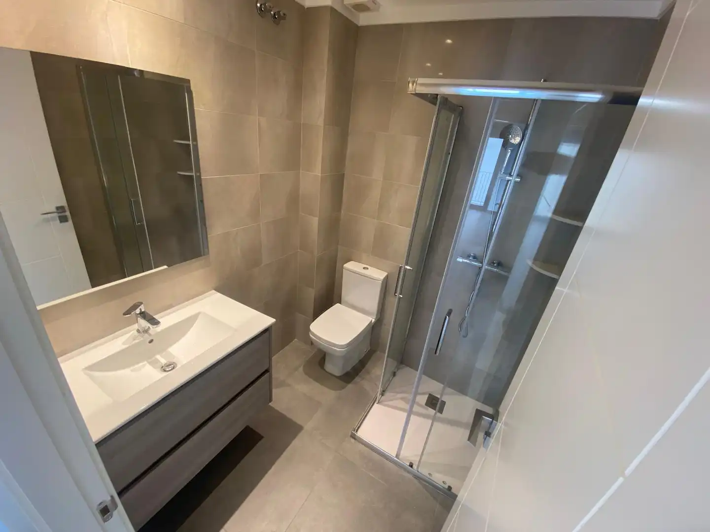 Baño de Casa adosada en venta en Vic con Calefacción, Jardín privado y Terraza