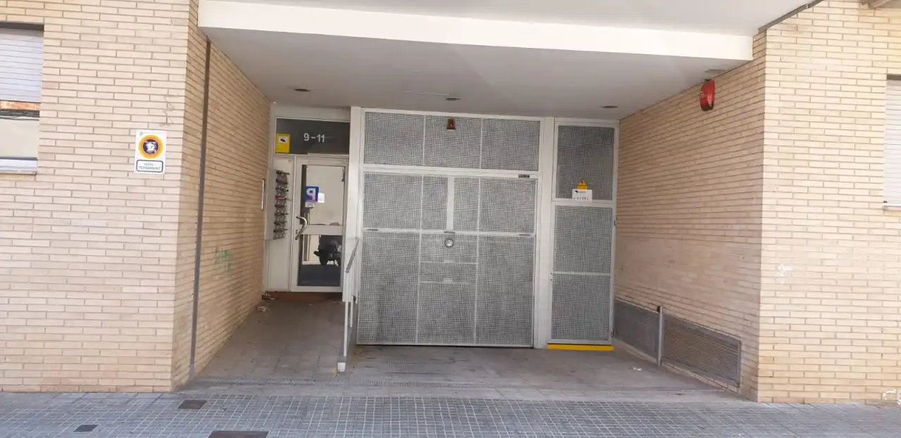 Garage for sale in Salt