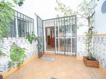 Casa amb balcó en venda a Calle Juan de Ávila