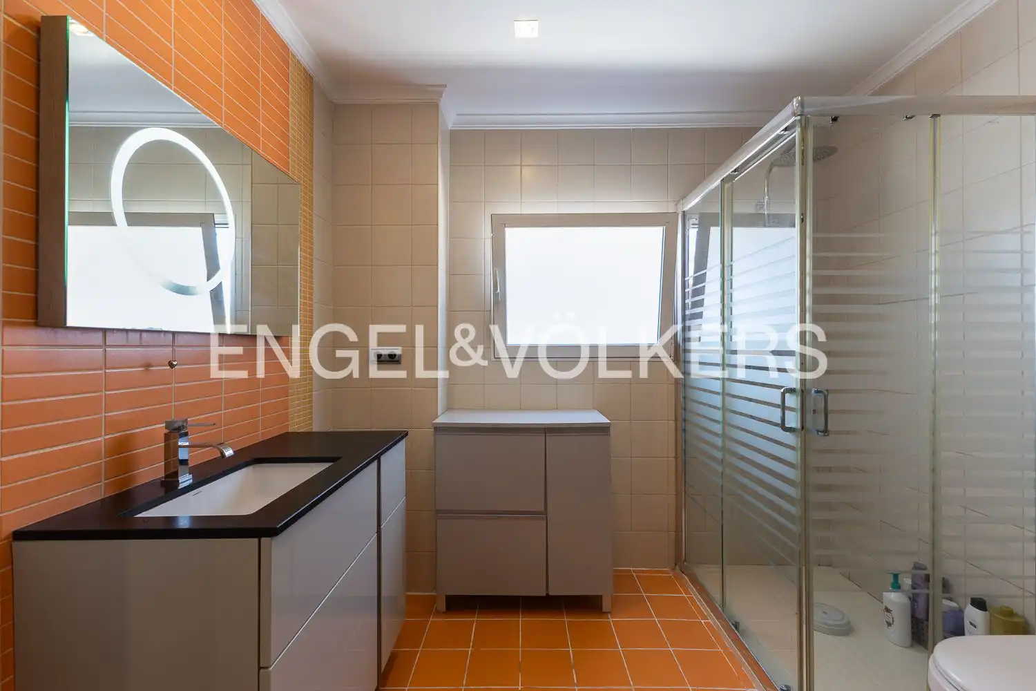 Bathroom of Houses for sale in Villanueva de Castellón  with Air Conditioner, Heating and Terrace